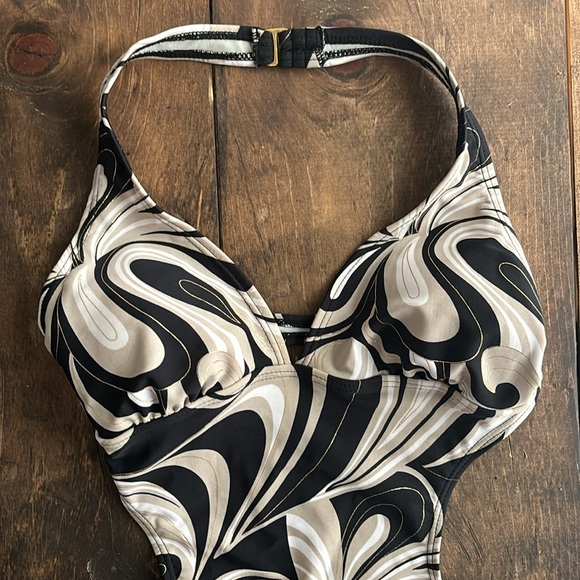 Super Cute One Piece Swimsuit - Picture 2 of 6